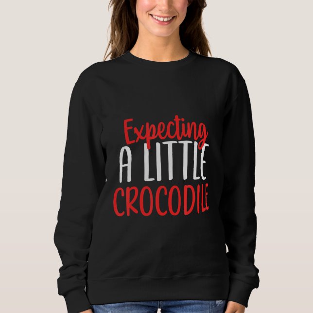 Camiseta Esperando Um Pequeno Crocodilo Gravidez Nova Mãe (Frente)