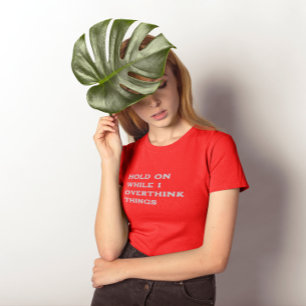 Camiseta Espere Enquanto Eu Sobrepenso As Coisas