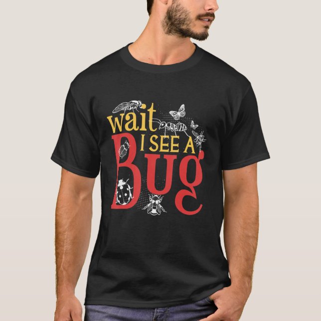 Camiseta Espere, eu vejo um entomologista inseto (Frente)