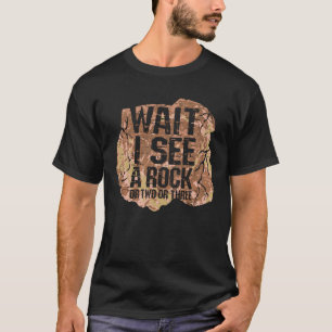 Camiseta Espere Eu Vejo Uma Pedra