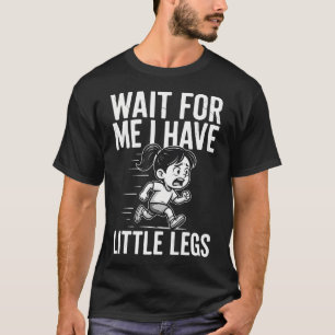 Camiseta Espere por Mim Eu Tenho Pernas Pequenas Criança Co