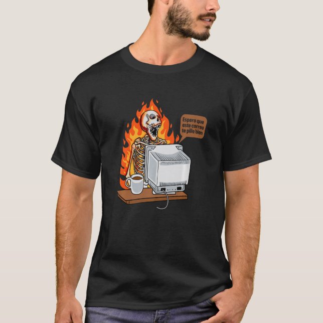 Camiseta Espero Que Este E-Mail O Encontra Bem No Halloween (Frente)
