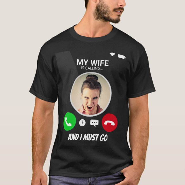 Camiseta Esposa chama Engraçado de Presente para Mulher Nam (Frente)