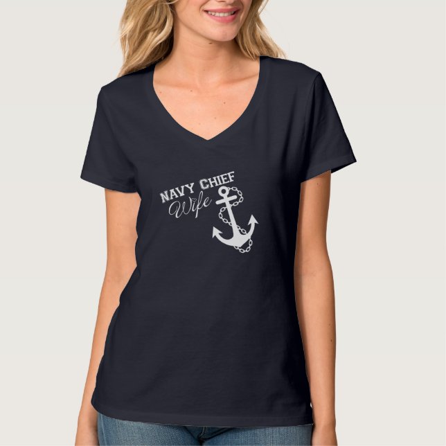 Camiseta Esposa Chefe de marinho - Marinho com Letra Branca (Frente)