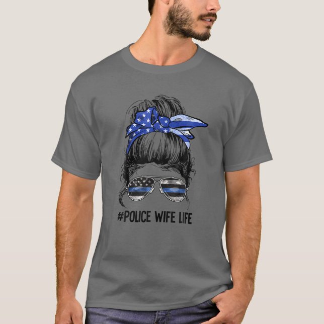 Camiseta Esposa da Polícia Mensageira Bun Thin Blue Line De (Frente)
