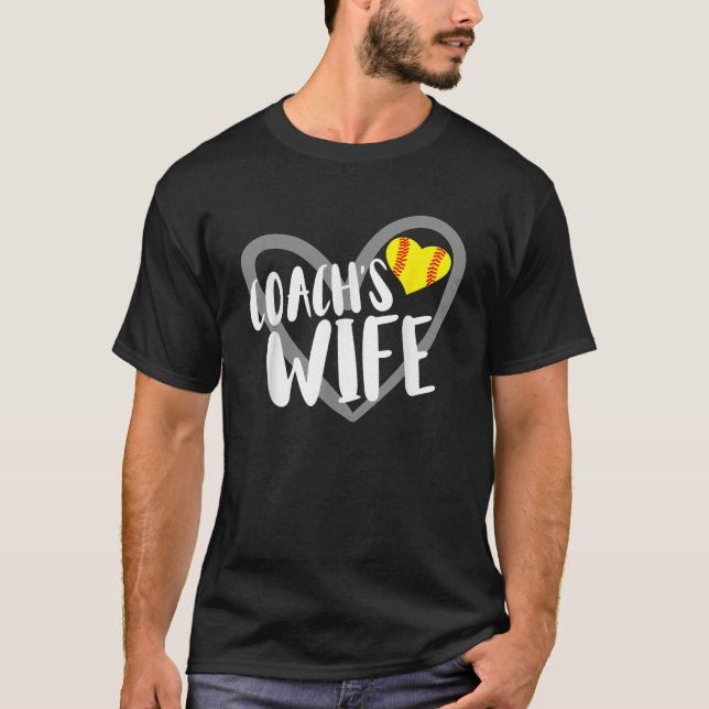 Camiseta Esposa do treinador de softball (Frente)
