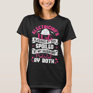 Camiseta Esposa Elétrica Abençoada Por Deus Irritada Pelo M
