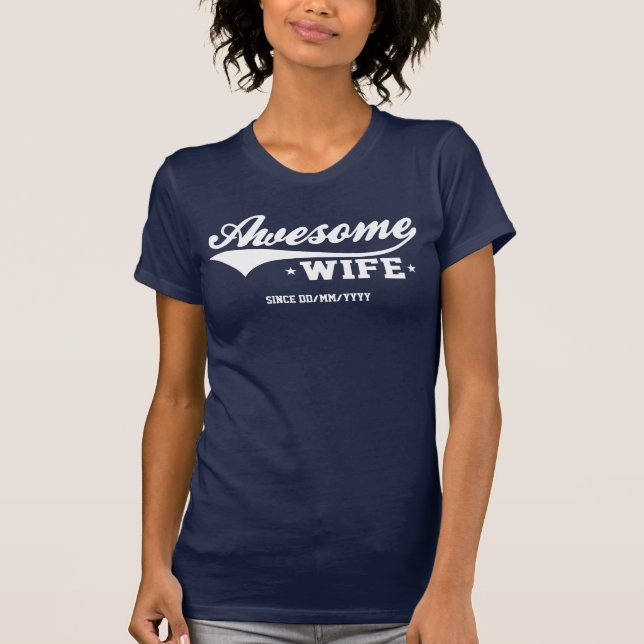 Camiseta Esposa Espetacular (Data Personalizável) Escura (Frente)