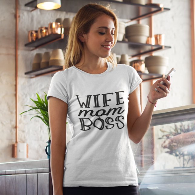 Camiseta Esposa Mãe Chefe - Sujeira para mamãe (Criador carregado)