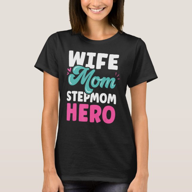Camiseta Esposa Mãe Stepman Hero Boy Dia de as mães Stepme (Frente)