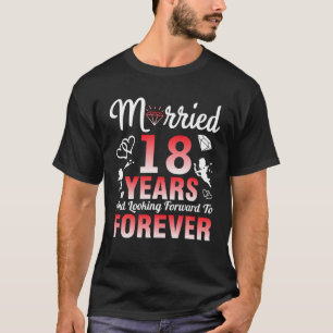 Camiseta Esposa Marido Casou 18 Anos E Olhando Em Frente