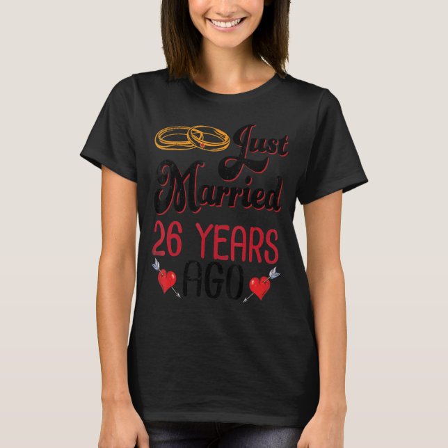 Camiseta Esposa Marido Recem casados 26 Anos Atrás Casament (Frente)