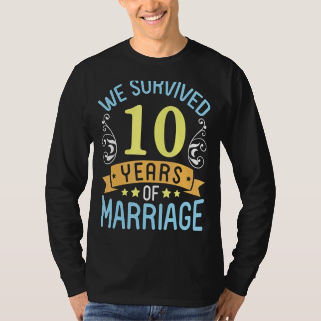Camiseta Esposa Marido Sobrevivemos A 10 Anos De Casamento  (Frente)