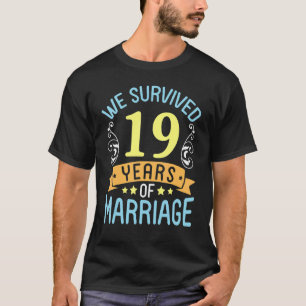 Camiseta Esposa Marido Sobrevivemos A 19 Anos De Casamento 
