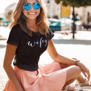 Camiseta Esposa Moderna Letra Branca Preta Feminina