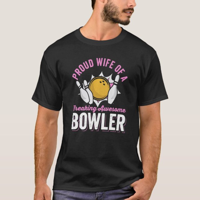 Camiseta Esposa Orgulhosa De Um Admirável Bowler Wi (Frente)
