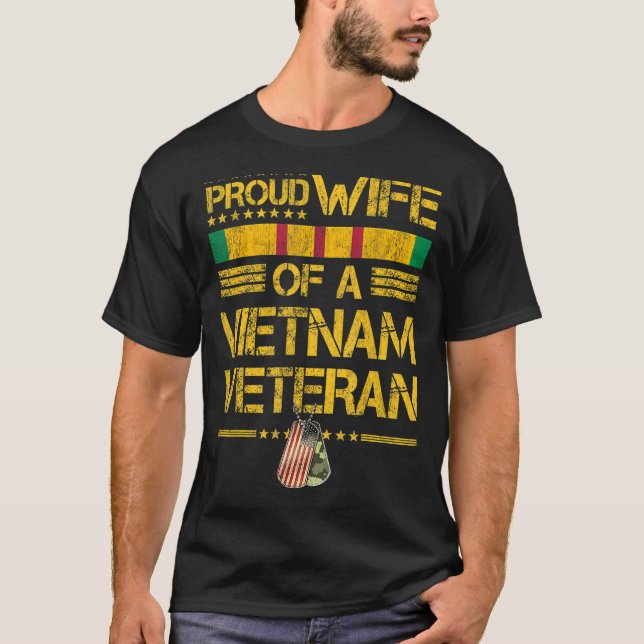 Camiseta Esposa Orgulhosa De Um Veterano Vietnã Meu Marido  (Frente)