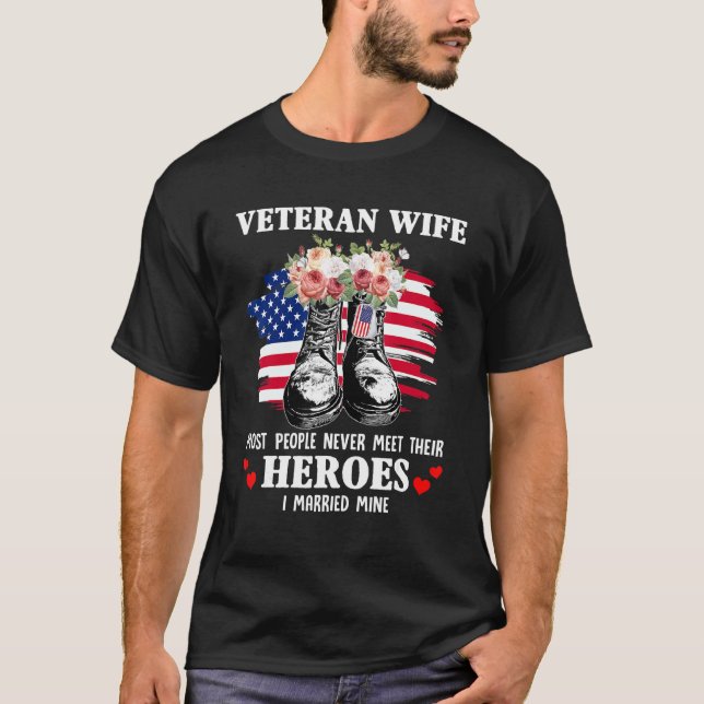 Camiseta Esposa Veterana A Maioria Das Pessoas Nunca Conhec (Frente)