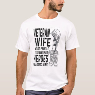Camiseta Esposa Veterana A Maioria Das Pessoas Nunca Encont