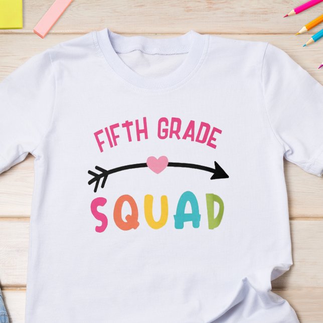 Camiseta Esquadrão da 5ª Série Escolar (Start the school year off with some fun with this cute back to school t-shirt.)