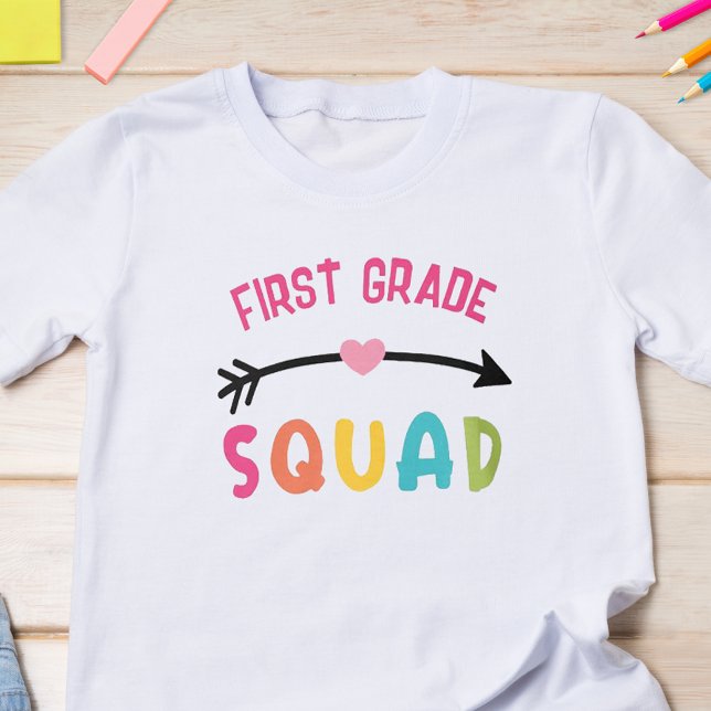 Camiseta Esquadrão da Primeira Série Escola (Start the school year off with some fun with this cute back to school t-shirt.)