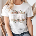 Camiseta Esquadrão de Brida de Peonias Rosa com Blush Elega<br><div class="desc">Prepare-se para celebrar a noiva a ser com esta incrível t-shirt do Esquadrão Bride! Apresentando um design de Peony Rosa Blush Dusty lindo e uma fonte de script divertida, esta t-shirt é a adição perfeita à sua festa de chás de panela. O texto personalizável permite que você adicione seu nome...</div>