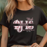 Camiseta Esquadrão de Honra da Noiva de Noiva Preta e Rosa<br><div class="desc">Esta camiseta noiva pode ser personalizada com seu nome e o ano estabelecido. É preto com texto feminino rosa. Camisetas de damas de ponte estão disponíveis.</div>