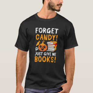 Camiseta Esqueça o Doce Só Me Dê Livros Halloween Leitura d