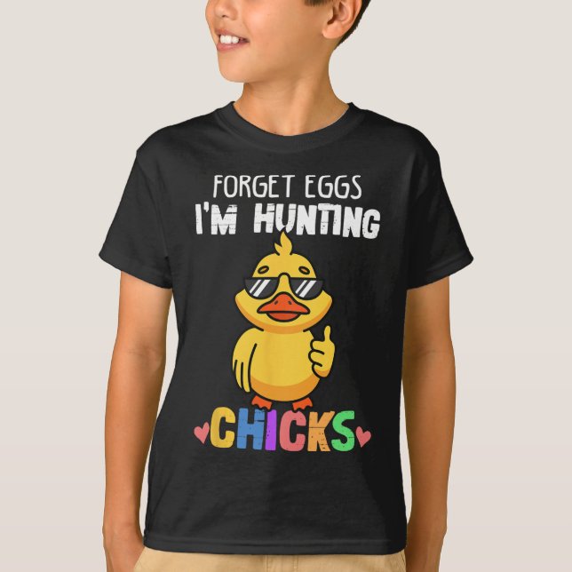Camiseta Esqueça os Ovos Estou Caçando Frangos Funny Easter (Frente)