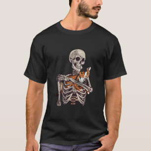 Camiseta Esqueleto Abraçando Gato Calico Halloween Amante d