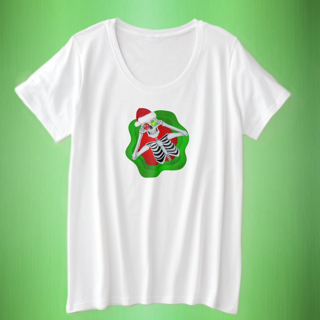 Camiseta Esqueleto Bonito Segurando Ornações Santa Hat Bril (Fun Skeleton in Santa Hat with ornaments in red green splatter shape on womans plus tee shirt.)