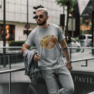 Camiseta Esqueleto Com Café Retro Sunset