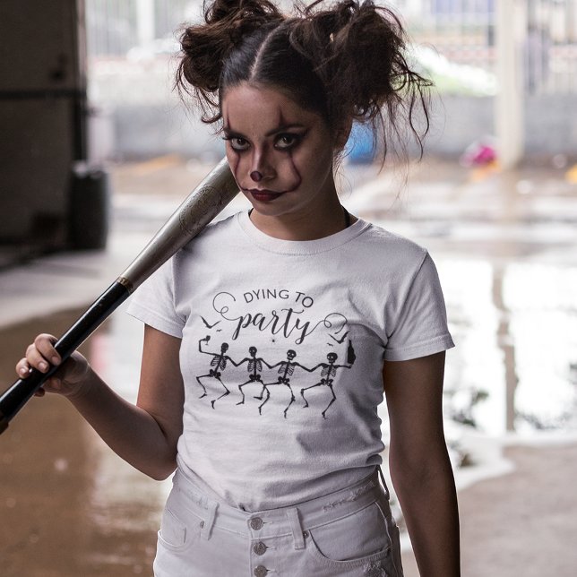 Camiseta Esqueleto de Halloween Morrendo para a Festa (Criador carregado)
