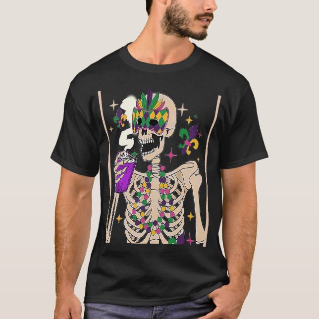 Camiseta Esqueleto De Mardi Gras Com Bebendo Crânio De Sorr (Frente)