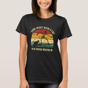 Camiseta Esqueleto de Tempo Gasto com um Gato Nunca é Perdi