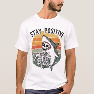 Camiseta Esqueleto de Tubarão no Pôr do Sol Fique Positivo