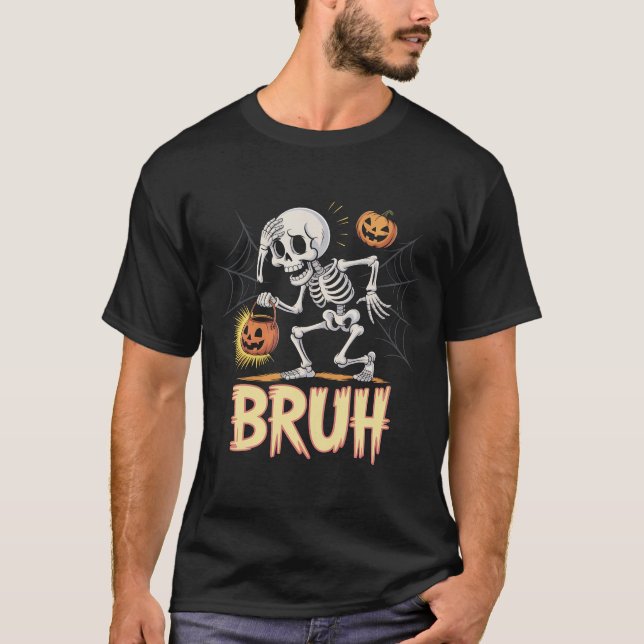 Camiseta Esqueleto engraçado correndo com balde de abóbora  (Frente)