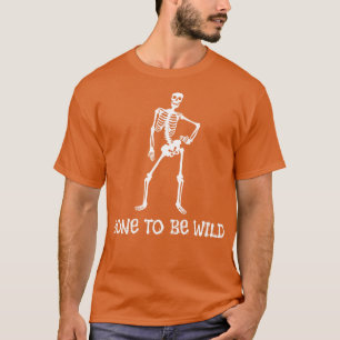 Camiseta Esqueleto Engraçado Dando Uma Dose na Escuridão