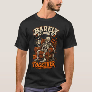 Camiseta Esqueleto Engraçado de Halloween Mal se Mantendo d