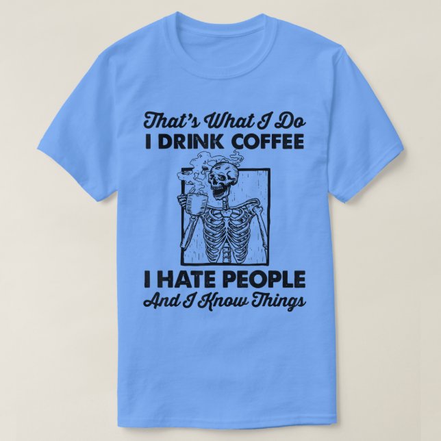 Camiseta Esqueleto Engraçado É isso que eu faço Eu bebo cha (Frente do Design)