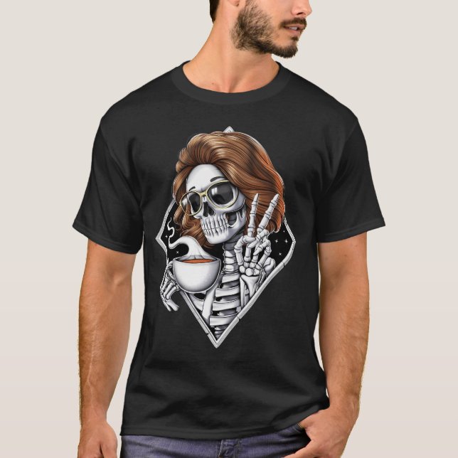 Camiseta Esqueleto Hippie Bebendo Café (Frente)