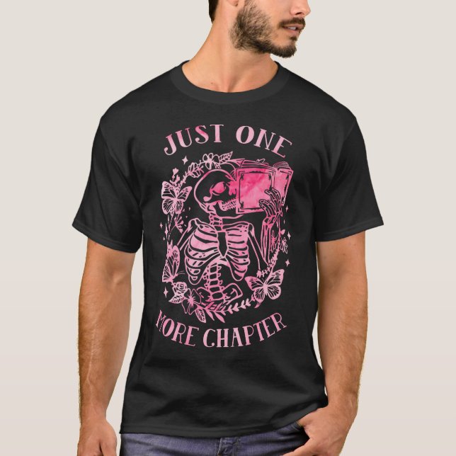 Camiseta Esqueleto Leitor de Livros Just One More Chapter (Frente)