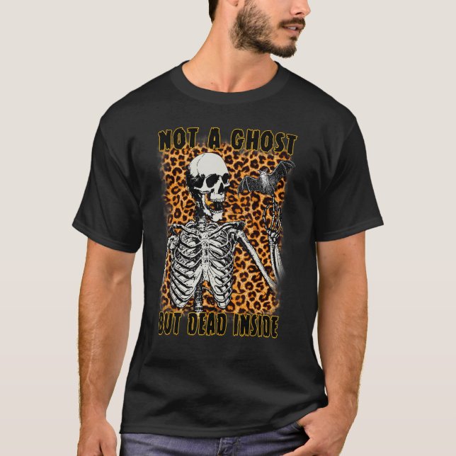 Camiseta Esqueleto Não Um Fantasma, Mas Morto, Leopardo Den (Frente)