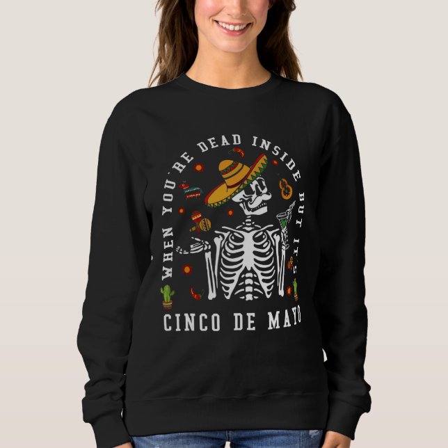 Camiseta Esqueleto quando você é Morto, mas é Cinco de (Frente)