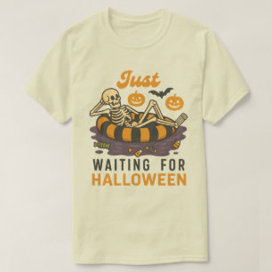 Camiseta Esqueleto Só Esperando o Halloween   Engraçado e A