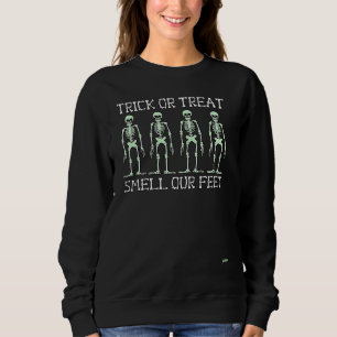CAMISETA ESQUELETÕES DE METADE TRUEM OU TRATAM O CHEIRO DOS