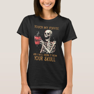 Camiseta Esqueletos de Halloween Caveira Bebe Café Vintage