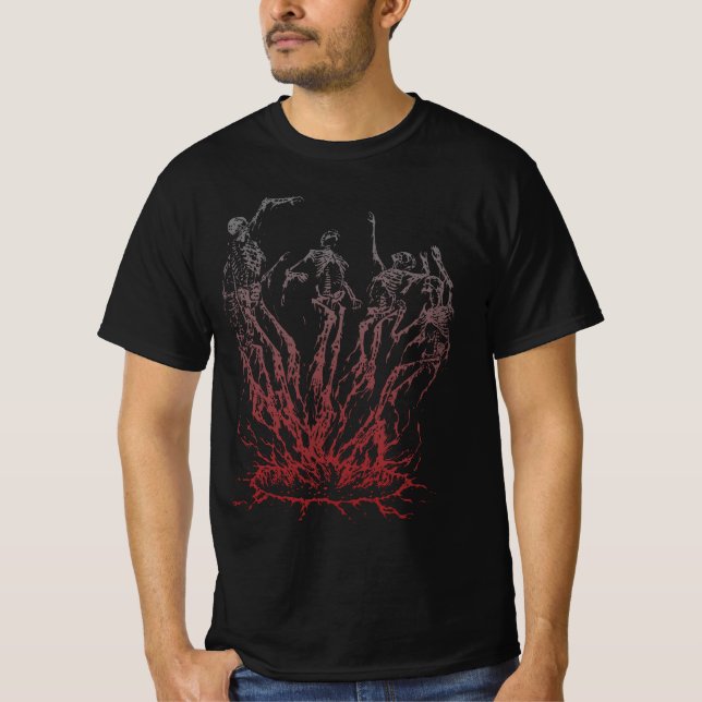 Camiseta Esqueletos Erguendo-se das Chamas (Frente)