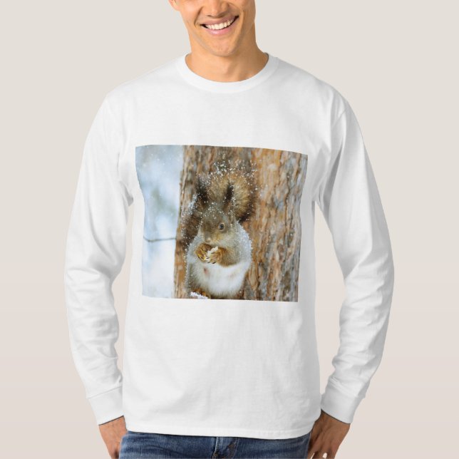 Camiseta Esquilo bonito numa paisagem de inverno (Frente)