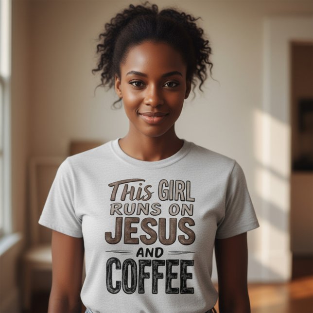 Camiseta Essa garota corre em Jesus e café cristão (Criador carregado)